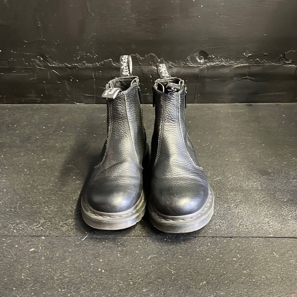 2976 Women’s Leather Zipper Chelsea Boots. Color: Black Milled Napppa Leather
